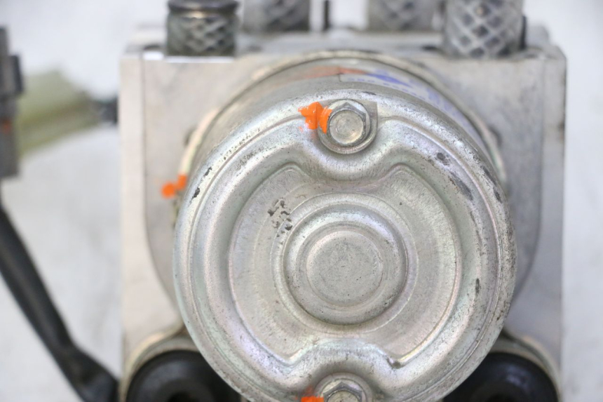 photo de BOMBA ABS YAMAHA TDM ABS 900 (2002 - 2014) - Zoom estado de uso