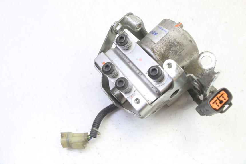 photo de BOMBA ABS YAMAHA TDM ABS 900 (2002 - 2014) - Primer plano técnico