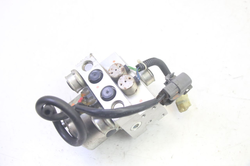 photo de BOMBA ABS YAMAHA TDM ABS 900 (2002 - 2014) - Primer plano técnico