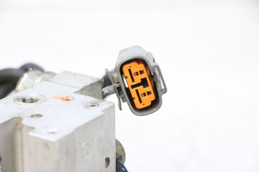 photo de BOMBA ABS YAMAHA TDM ABS 900 (2002 - 2014) - Detalles de los puntos de fijación