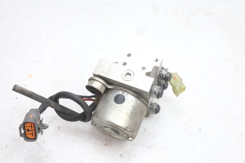 photo de BOMBA ABS YAMAHA TDM ABS 900 (2002 - 2014) - Primer plano técnico