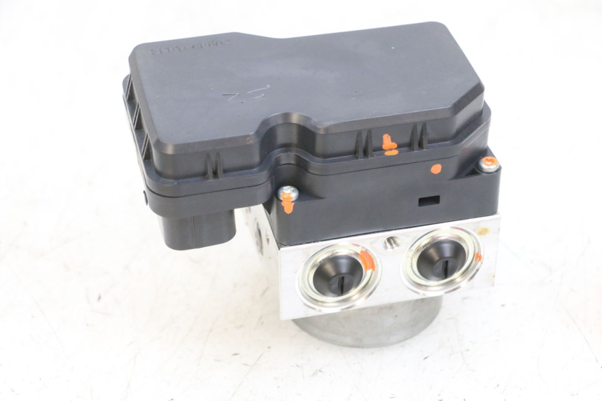 photo de BOMBA ABS YAMAHA TRICITY 300 (2020 - 2024) - Marcados y referencias originales