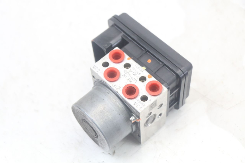 photo de BOMBA ABS KAWASAKI VERSYS ABS 650 (2015 - 2018) - Detalle de la pieza