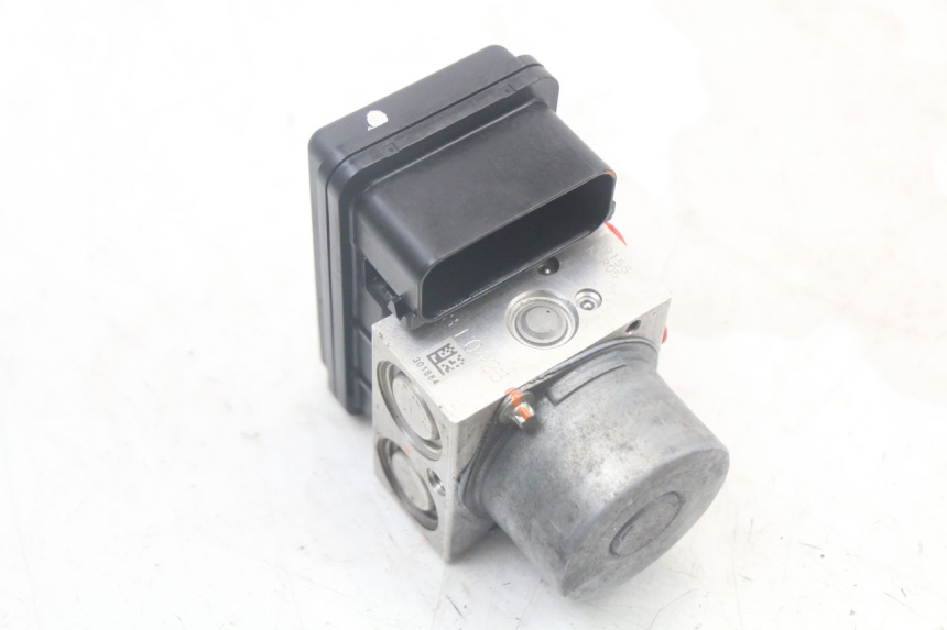 photo de BOMBA ABS KAWASAKI VERSYS ABS 650 (2015 - 2018) - Primer plano técnico