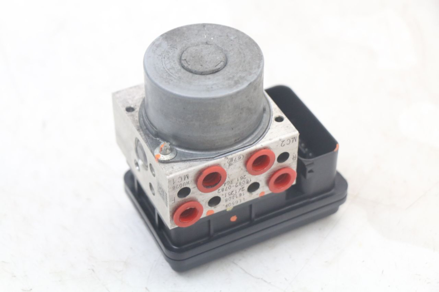 photo de BOMBA ABS KAWASAKI VERSYS ABS 650 (2015 - 2018) - Detalles de los puntos de fijación