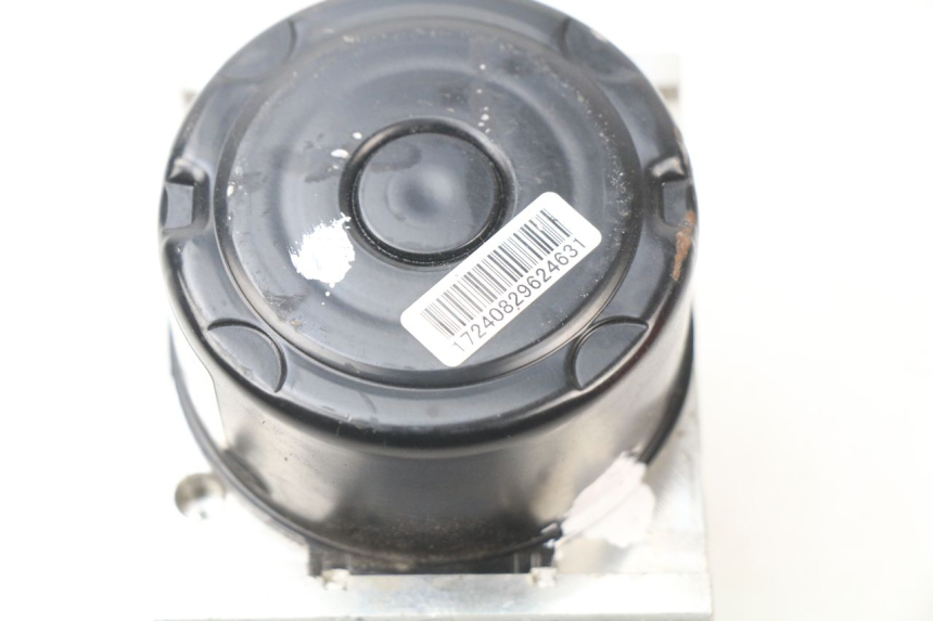 photo de BOMBA ABS PIAGGIO VESPA GTS SUPER IE 125 (2009 - 2016) - Primer plano técnico