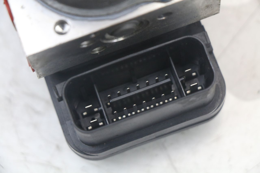 photo de BOMBA ABS YAMAHA XMAX X-MAX ABS 125 (2017 - 2020) - Primer plano técnico