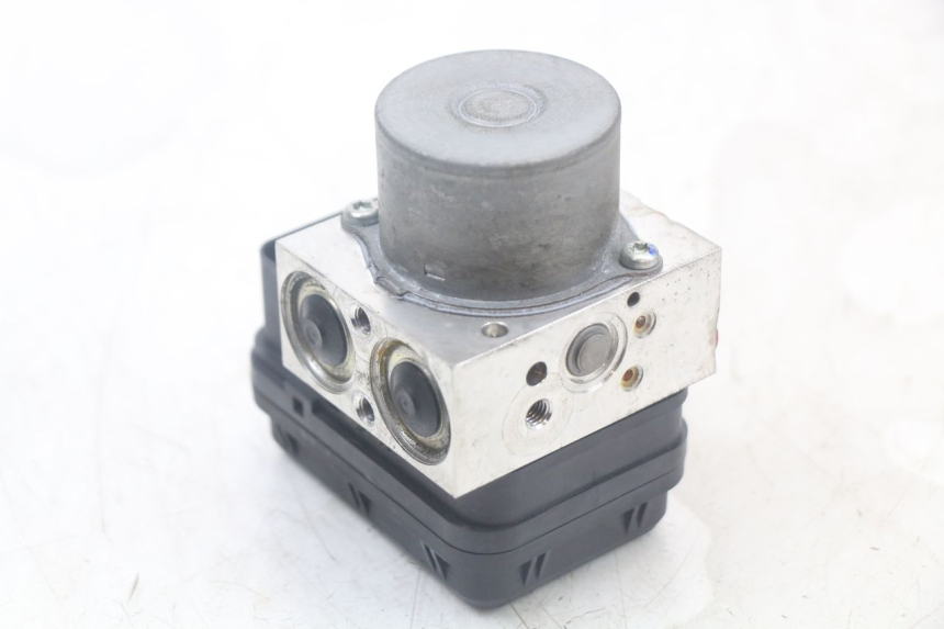 photo de BOMBA ABS YAMAHA XMAX X-MAX ABS 125 (2017 - 2020) - Detalles de los puntos de fijación