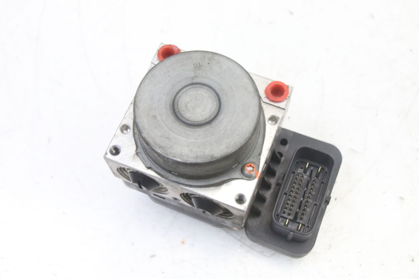 photo de BOMBA ABS YAMAHA X-MAX XMAX ABS 250 (2010 - 2012) - Primer plano técnico