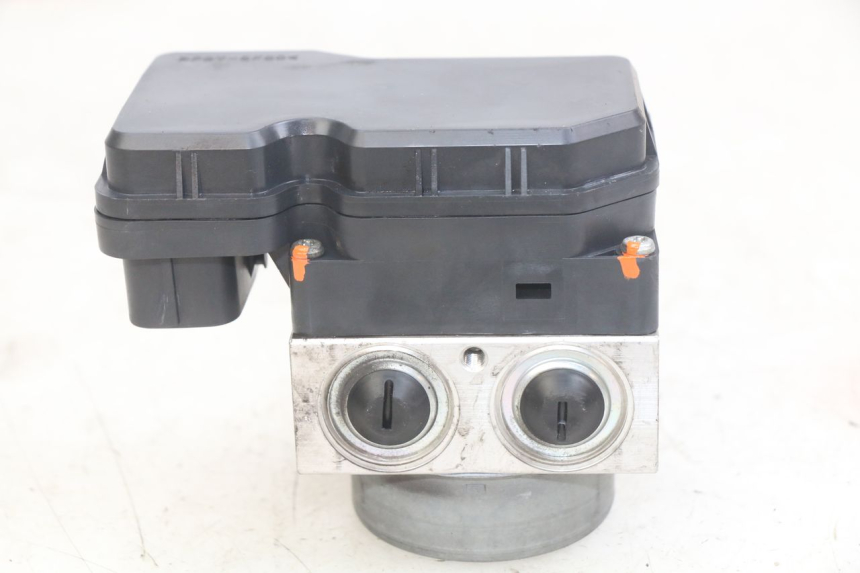 photo de BOMBA ABS YAMAHA X-MAX XMAX 125 (2010 - 2013) - Primer plano técnico