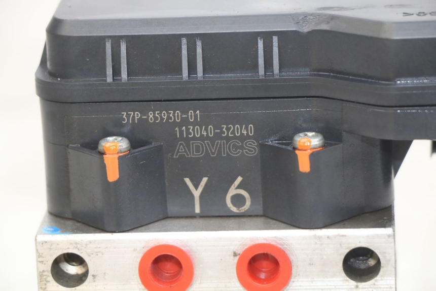 photo de BOMBA ABS YAMAHA X-MAX XMAX 125 (2010 - 2013) - Detalles de los puntos de fijación