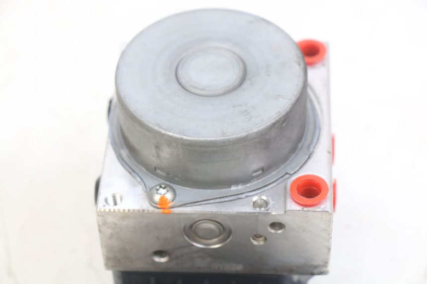 photo de BOMBA ABS YAMAHA X-MAX XMAX 125 (2010 - 2013) - Marcados y referencias originales