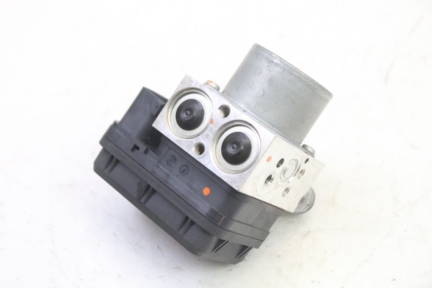 photo de BOMBA ABS YAMAHA XMAX X-MAX 125 (2021 - 2025) - Detalles de los puntos de fijación