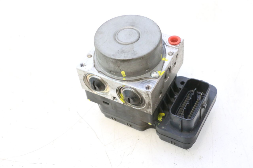 photo de BOMBA ABS YAMAHA X-MAX XMAX 125 (2010 - 2013) - Primer plano técnico