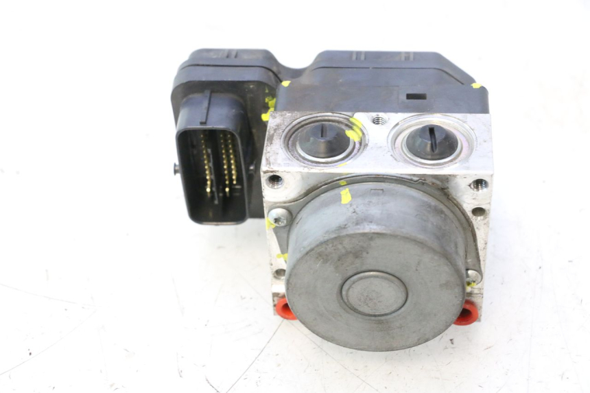 photo de BOMBA ABS YAMAHA X-MAX XMAX 125 (2010 - 2013) - Detalles de los puntos de fijación