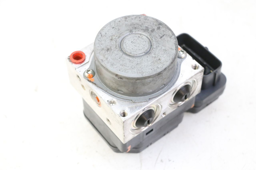 photo de BOMBA ABS YAMAHA XJ6 ABS 600 (2008 - 2016) - Primer plano de alta resolución