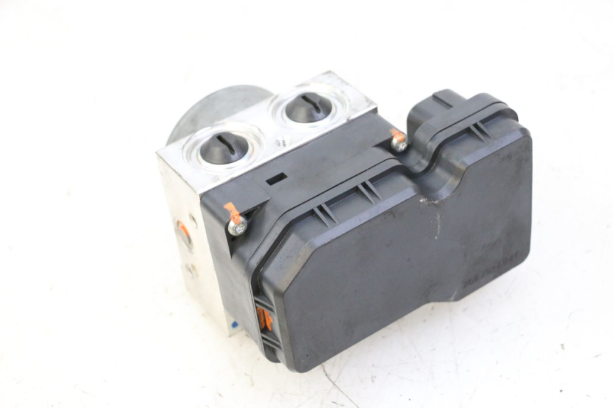 photo de BOMBA ABS YAMAHA XJ6 ABS 600 (2008 - 2016) - Detalles de los puntos de fijación