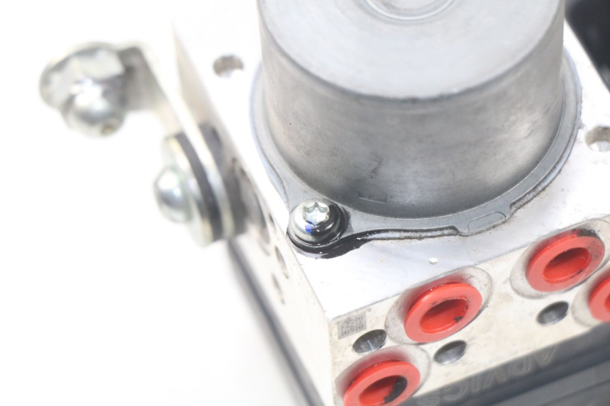 photo de BOMBA ABS YAMAHA YP T-MAX TMAX 530 (2017 - 2020) - Primer plano técnico