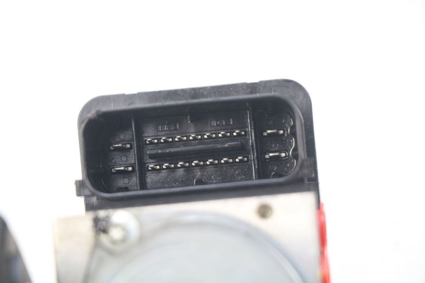 photo de BOMBA ABS KAWASAKI Z 650 (2016 - 2019) - Primer plano técnico