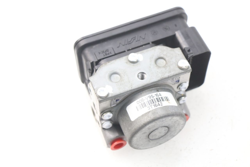 photo de BOMBA ABS KAWASAKI Z Z900 900 (2017 - 2019) - Primer plano técnico