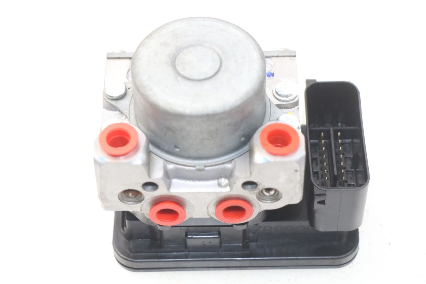 photo de BOMBA ABS KAWASAKI Z Z900 900 (2017 - 2019) - Estado de la superficie y material