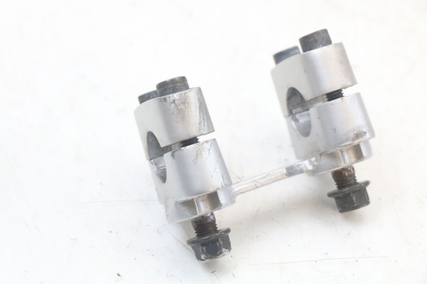 photo de SOPORTE DE MANILLAR YAMAHA BW'S BWS 125 (2010 - 2013) - Primer plano técnico