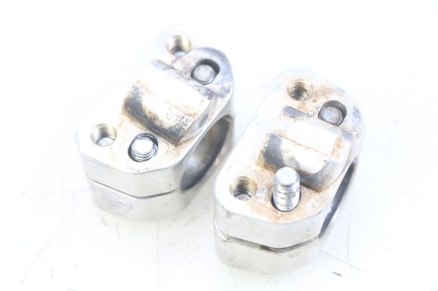 photo de SOPORTE DE MANILLAR HONDA CR 80 (2001 - 2003) - Primer plano técnico