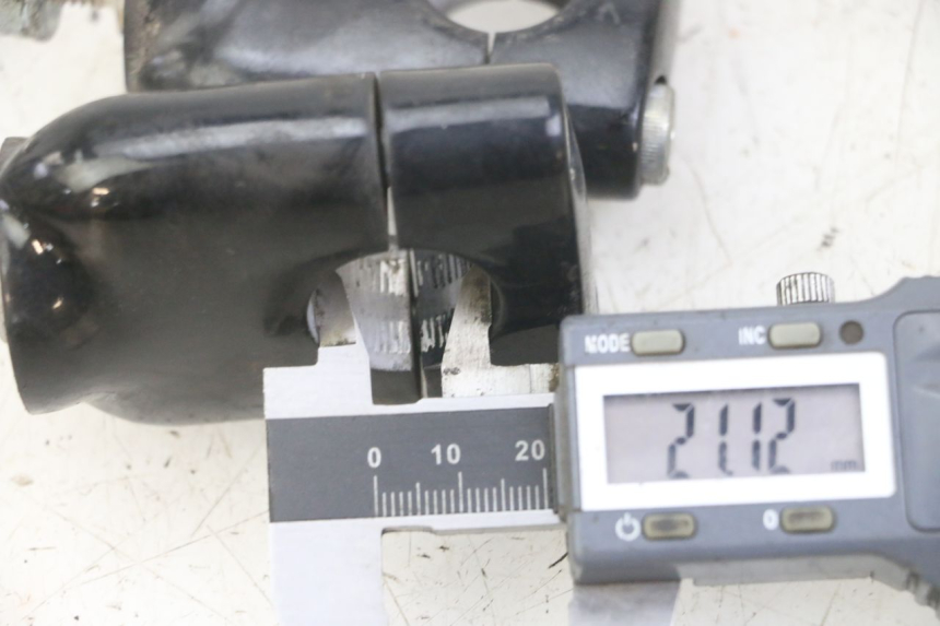 photo de TORRETAS MANILLAR HONDA FORZA ABS 300 (2013 - 2017) - Detalle de la pieza