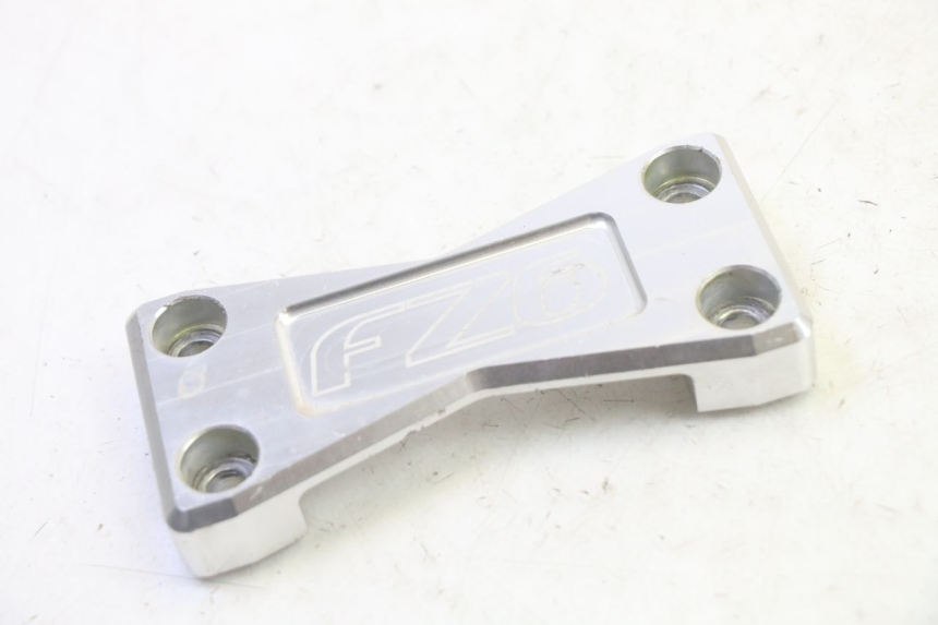 photo de PUENTE DE MANILLAR YAMAHA FZ6 N FAZER 600 (2004 - 2006) - Detalle de la pieza