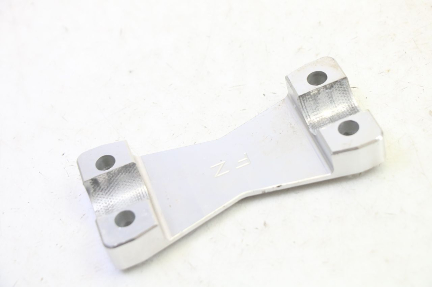 photo de PUENTE DE MANILLAR YAMAHA FZ6 N FAZER 600 (2004 - 2006) - Otra perspectiva