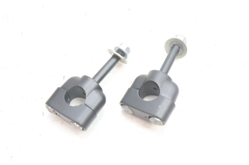 photo de TORRETAS MANILLAR YAMAHA FZ8 800 (2010 - 2016) - Primer plano técnico
