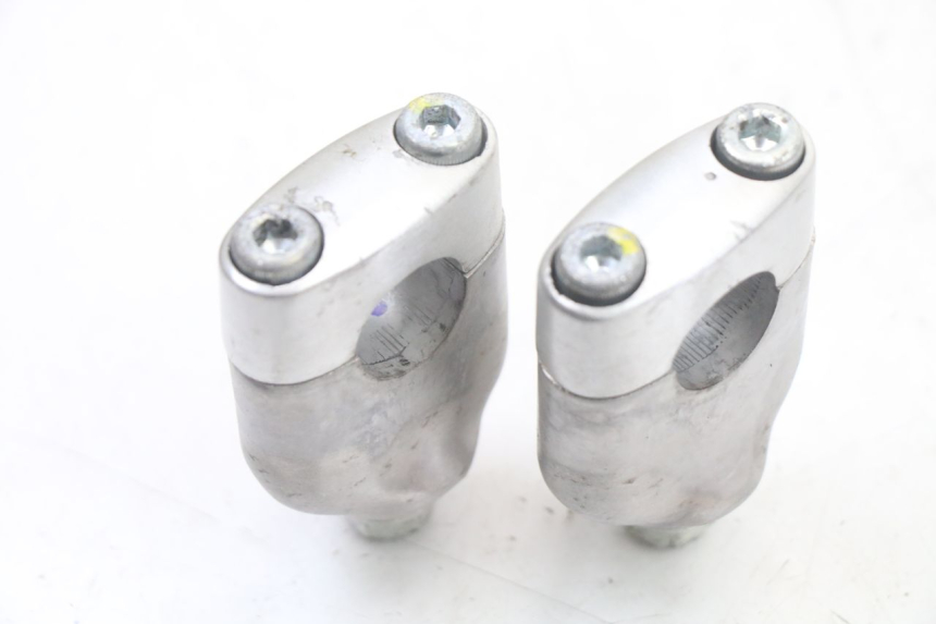 photo de TORRETAS MANILLAR HONDA PCX (JF57/JF64) 125 (2014 - 2018) - Detalle de la pieza