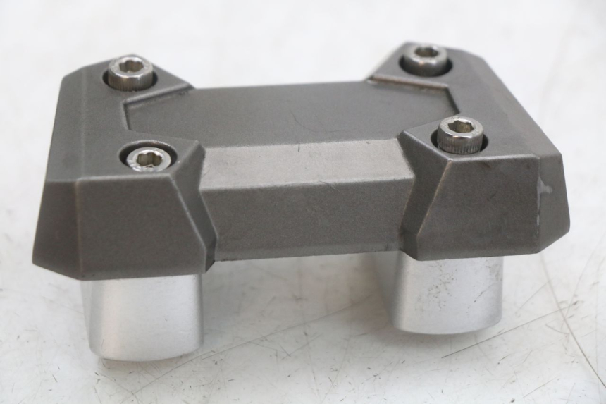 photo de SOPORTE DE MANILLAR SYM JET 14 4T 50 (2018 - 2022) - Primer plano técnico