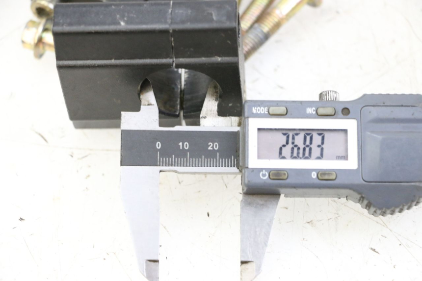 photo de SOPORTE DE MANILLAR APOLLO RFZ 125 - Detalle de la pieza