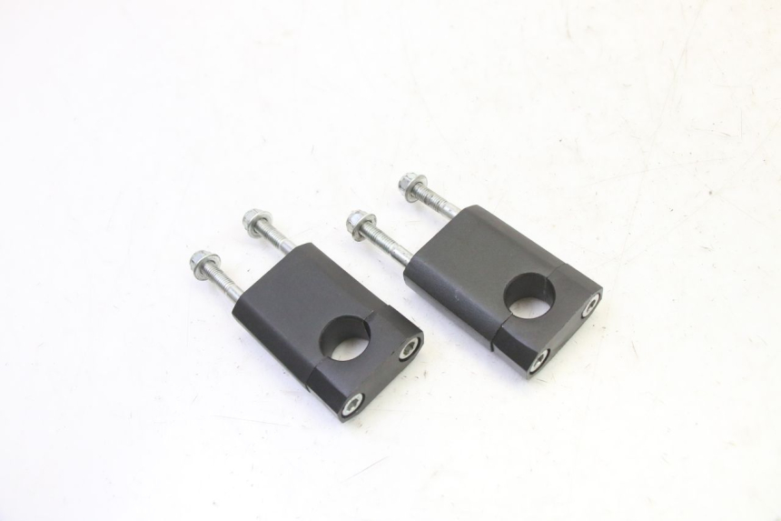 photo de SOPORTE DE MANILLAR APOLLO RFZ 125 - Detalle de la pieza