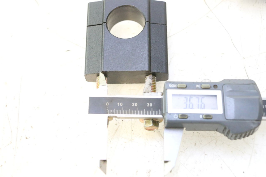 photo de TORRETAS MANILLAR APOLLO RFZ 150 - Detalle de la pieza
