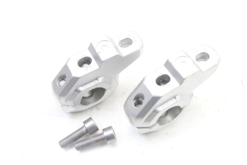 photo de TORRETAS MANILLAR SUZUKI GSF S BANDIT 600 (2000 - 2004) - Detalles de los puntos de fijación