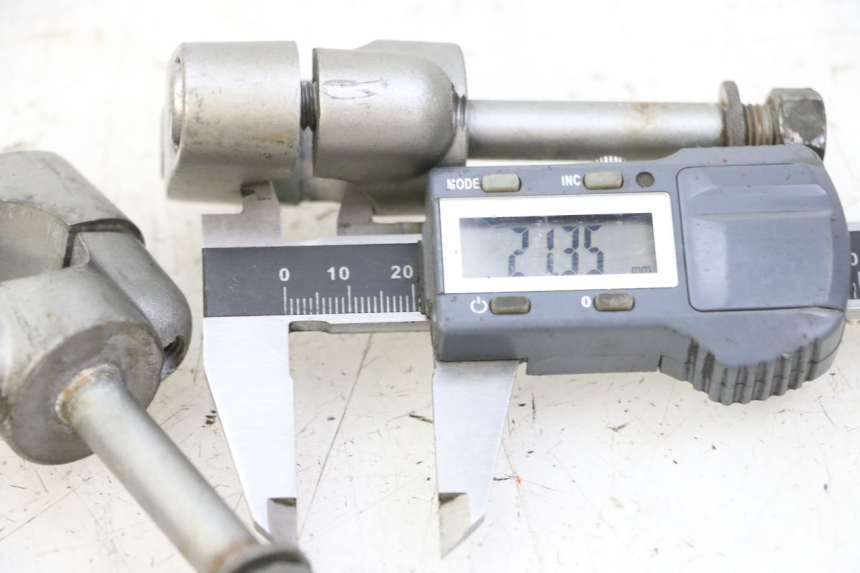 photo de TORRETAS MANILLAR YAMAHA XJN DIVERSION 600 (2000 - 2003) - Detalle de la pieza