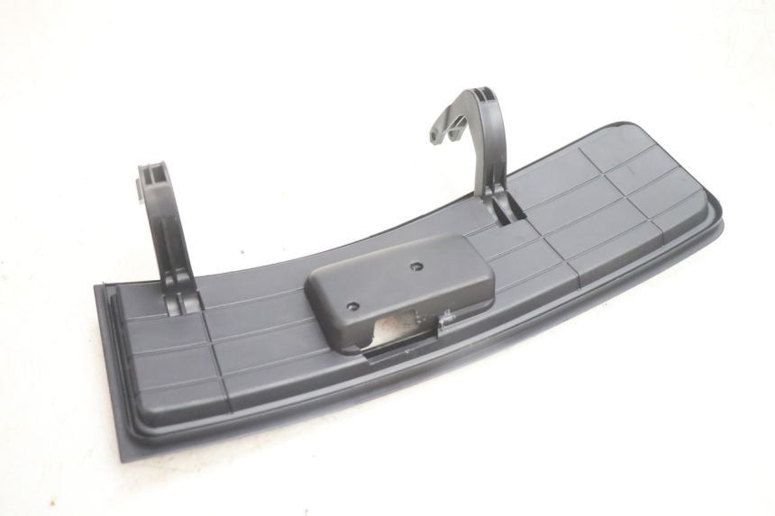 photo de PUERTA GUANTERA SUZUKI BURGMAN EXECUTIVE ABS 650 (2006 - 2012) - Primer plano técnico