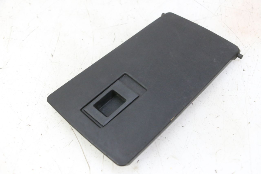 photo de CAJA DE GUANTES PEUGEOT CITYSTAR 50 (2013 - 2017) - Zoom estado de uso