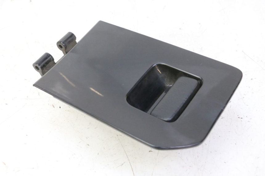 photo de PUERTA GUANTERA HONDA FES S-WING SWING ABS 125 (2007 - 2015) - Detalles de los puntos de fijación