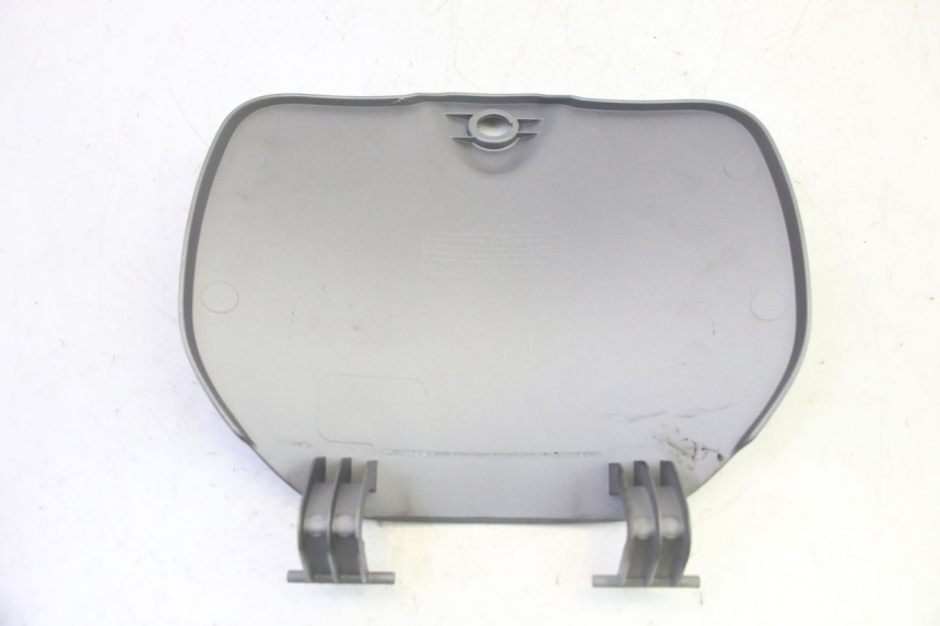 photo de CAJA DE GUANTES SYM FIDDLE 3 III 125 (2014 - 2020) - Primer plano técnico