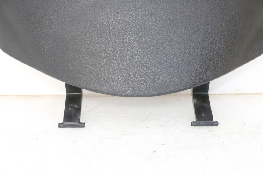 photo de CAJA DE GUANTES PIAGGIO FLY 2T 50 (2004 - 2017) - Detalles de los puntos de fijación