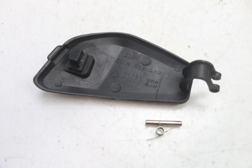 photo de PUERTA GUANTERA SYM GTS EVO 125 (2009 - 2013) - Zoom estado de uso