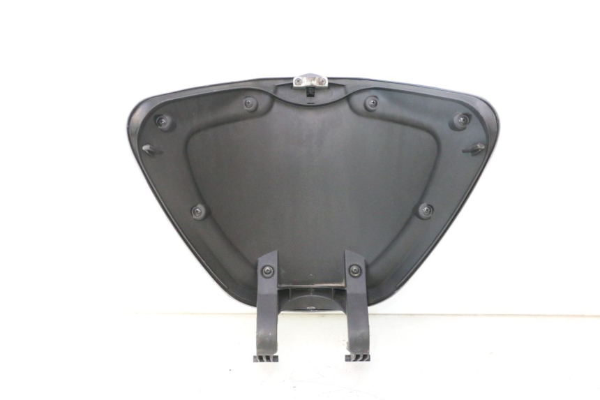 photo de PUERTA GUANTERA PIAGGIO LIBERTY IGET 4T 50 (2021 - 2025) - Detalles de los puntos de fijación