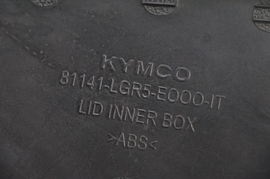 photo de PORTA GUANTERA KYMCO LIKE 125 (2009 - 2016) - Detalles de los puntos de fijación