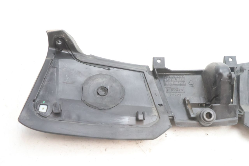 photo de PUERTA GUANTERA PIAGGIO MP3 500 (2016 - 2018) - Otra vista del artículo