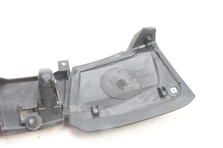 photo de PUERTA GUANTERA PIAGGIO MP3 500 (2016 - 2018) - Características distintivas