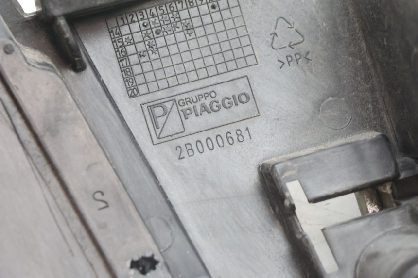 photo de PUERTA GUANTERA PIAGGIO MP3 500 (2016 - 2018) - Zoom sobre los componentes