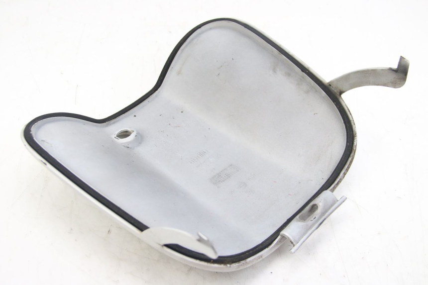 photo de CAJA DE GUANTES APRILIA SCARABEO 4T 50 (2009 - 2017) - Detalles de los puntos de fijación